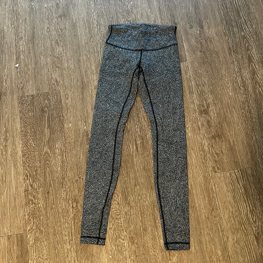 Lululemon Wunder Under Black and White Leggings